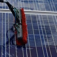 Spazzola sui pannelli fotovoltaici